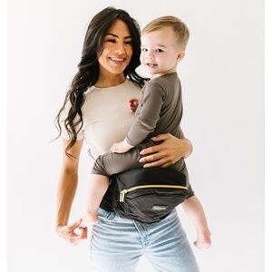 NWT TushBaby Strapless Hipseat